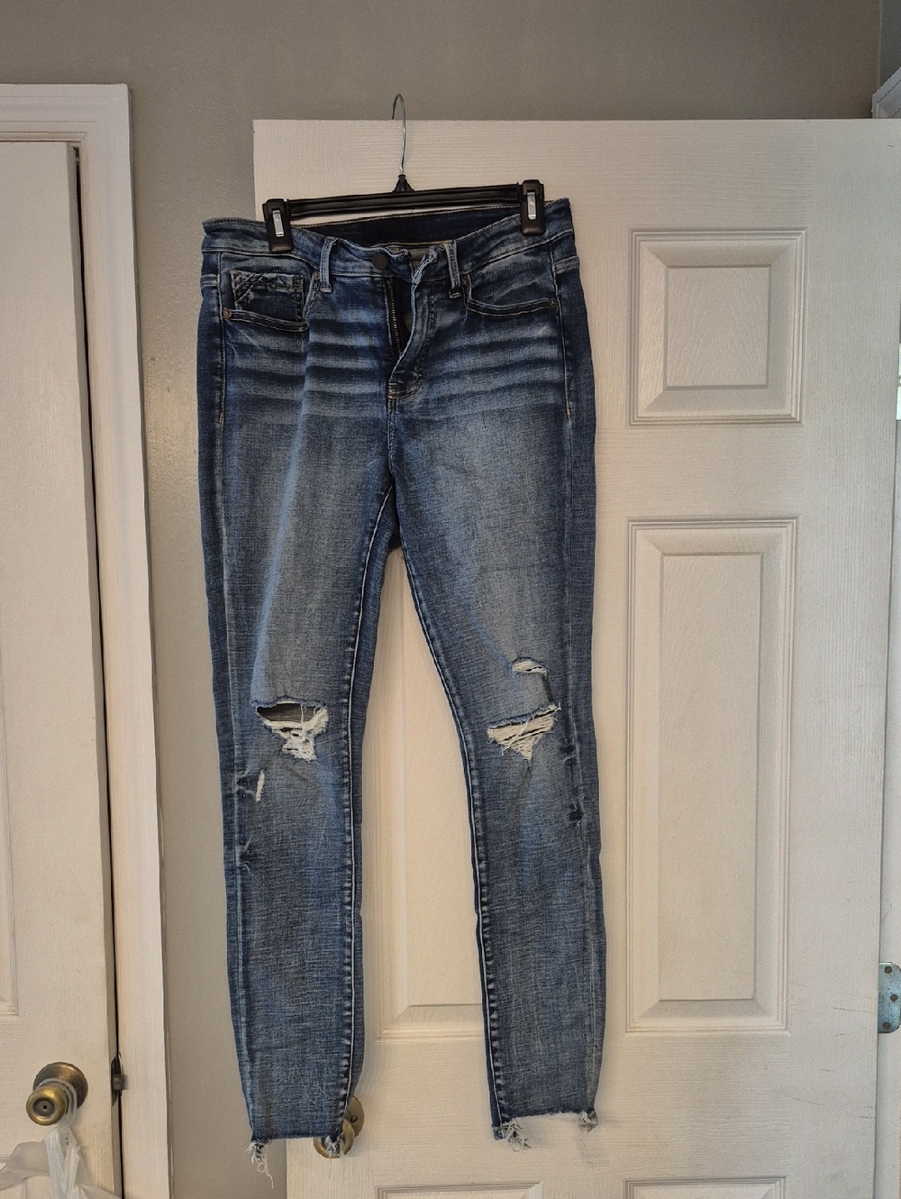 Buckle Women's Blue Skinny Distressed Jeans